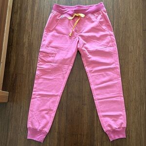 Figs Zamora Neon Pink Scrub Pants in XS petite